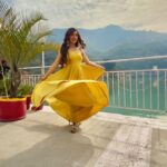 Ashnoor Kaur Instagram - This song will always be a vibe💛 . . . . Are you a Bollywood music lover? #SpiritsXKabira #FashionOnReels #ReelItFeelIt
