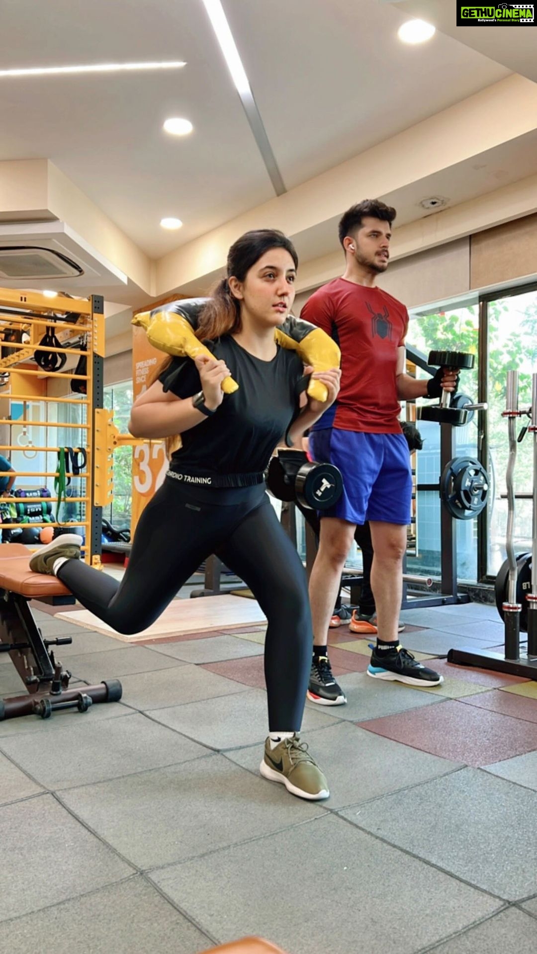 Ashnoor Kaur Instagram - Tag your gym buddies🤪 PS- Mr. neighbour as Spider-Man today @paras_kalnawat 🤓 . . . . #ReelyFunny #RichGirl #ReelKaroMemeKaro