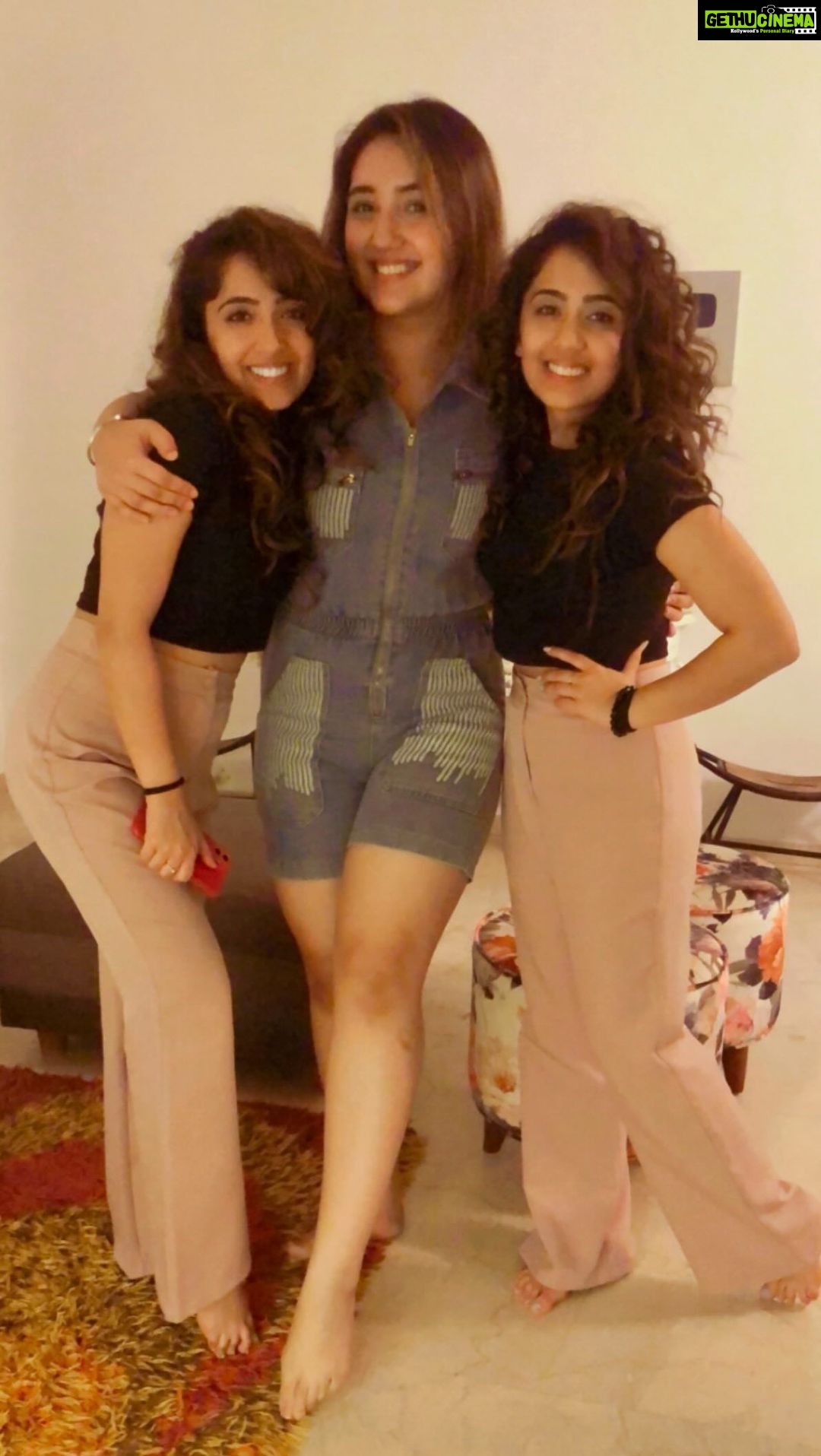 Ashnoor Kaur Instagram - Every besties’ story👀😂 Tag your bestie♥️ . . #Reels #AmericanBoy