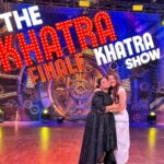 Ashnoor Kaur Instagram - One of the most fun days from promotions🤍 Please watch us on today’s telecast of #TheKhatraKhatraShow on voot 7pm today, and on Colors channel, tomorrow 8am🫶🏻 #TuttGaya #ShaNoor . . . #WhatIWore #ashnoorstylediaries 🧣@tiara_gal @akansha.27 👗 @chhayagandhi.designstudio 💍 @rimayu07 💄 @makeupbysurbhik 💁🏻‍♀️ @hairtrendzbysmieta 🤝 @prwayfashionconsultancy 👠 @paioshoes