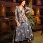 Ashnoor Kaur Instagram - Grace is the face you wear when you meet raw imperfections🤍 . . . #AboutLastNight #WhatIWore #AshnoorStyleDiaries 👗 @pasha.india 🧣 @akansha.27 @tiara_gal 📸 @akphotography_mumbai