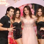 Ashnoor Kaur Instagram – #LastPost from the birthday party🤍 Thanks to all the amazing people who came and made it even more special!!! Love ya’ll✨
(And sorry to all the ones I couldn’t fit in the postttt, IG really needs to increase the carousel & tagging capacity👀👅)
.
.
.
📍 @mannrangi
📸 @smileplease_25
💄 @shine_and_shadow_
👗 @alesandracouture
🎊 @set_style_snap Mannrangi