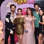 Ashnoor Kaur Instagram – #LastPost from the birthday party🤍 Thanks to all the amazing people who came and made it even more special!!! Love ya’ll✨
(And sorry to all the ones I couldn’t fit in the postttt, IG really needs to increase the carousel & tagging capacity👀👅)
.
.
.
📍 @mannrangi
📸 @smileplease_25
đź’„ @shine_and_shadow_
đź‘— @alesandracouture
🎊 @set_style_snap Mannrangi