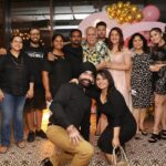 Ashnoor Kaur Instagram – #LastPost from the birthday party🤍 Thanks to all the amazing people who came and made it even more special!!! Love ya’ll✨
(And sorry to all the ones I couldn’t fit in the postttt, IG really needs to increase the carousel & tagging capacity👀👅)
.
.
.
📍 @mannrangi
📸 @smileplease_25
đź’„ @shine_and_shadow_
đź‘— @alesandracouture
🎊 @set_style_snap Mannrangi