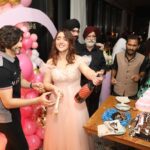 Ashnoor Kaur Instagram - Birthday memories as sweet as the birthday cake🎂♥️ . . . 📍@mannrangi 🎂 @bakeoholicdesserts 🎊 @set_style_snap 💄 @shine_and_shadow_ 👗 @alesandracouture 📸 @smileplease_25