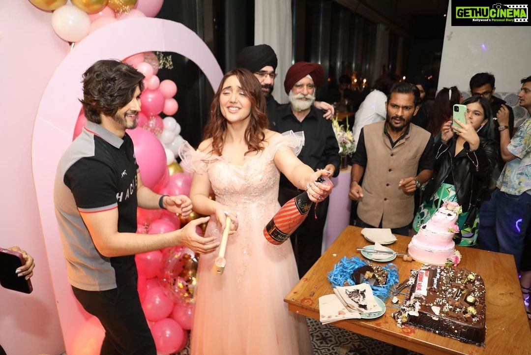 Ashnoor Kaur Instagram - Birthday memories as sweet as the birthday cake🎂♥️ . . . 📍@mannrangi 🎂 @bakeoholicdesserts 🎊 @set_style_snap 💄 @shine_and_shadow_ 👗 @alesandracouture 📸 @smileplease_25