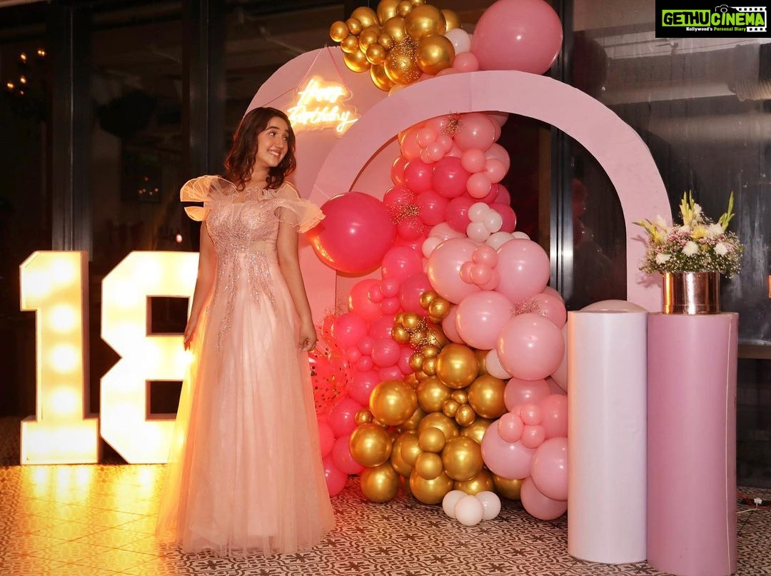 Ashnoor Kaur Instagram - Can’t believe I’m 18 (finallyyyyy)💗✨ . . . Beautiful📍 @mannrangi Amazing decor @set_style_snap Wearing @alesandracouture HMUA by my lovelies @shine_and_shadow_ 📸 @smileplease_25 Mannrangi