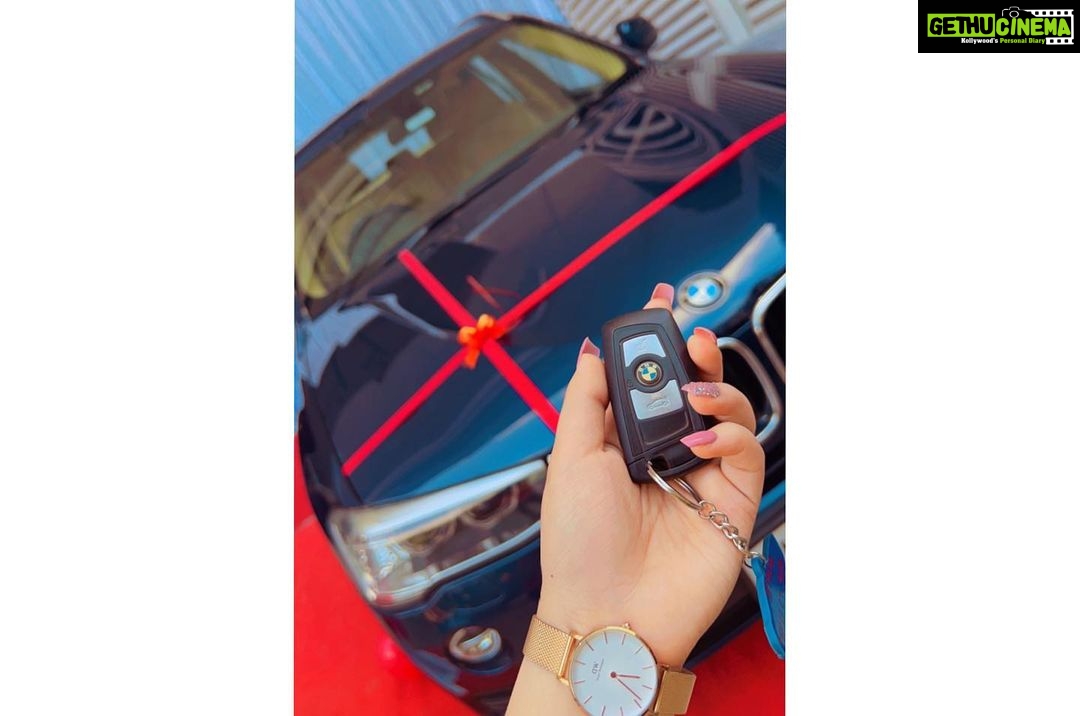 Ashnoor Kaur Instagram - Ticked off the 1st thing from my 18th’s bucket list- My first self earned car♥️ #NewBaby #BirthdayGift Thank you universe, thanks mom-dad… #Grateful #Happy18ToMe #BMWx3 . . . Wearing @notsopink.in