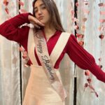 Ashnoor Kaur Instagram - 18th kick started in the best wayyyy, with all the people I love so nearly & dearly♥️ Thank you for making it so special, prepping everything up!!! I love ya’ll… Kal dhamaalllllll💃🏻 . . . And the biggest thanks to my extended family- my fans, who have been more excited than me for my 18th… Means the world to me! #18Finally #AnActualHappyBirthday Wearing @pluchdesigns