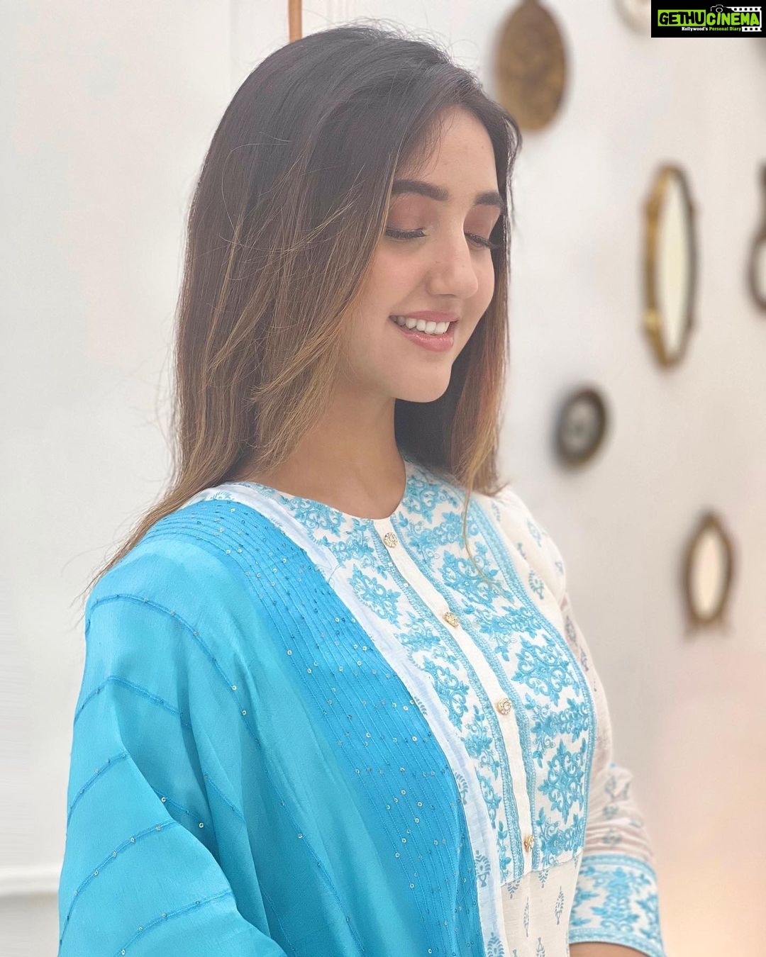 Ashnoor Kaur Instagram - देखा तैनू पहली-पहली बार वे🤍