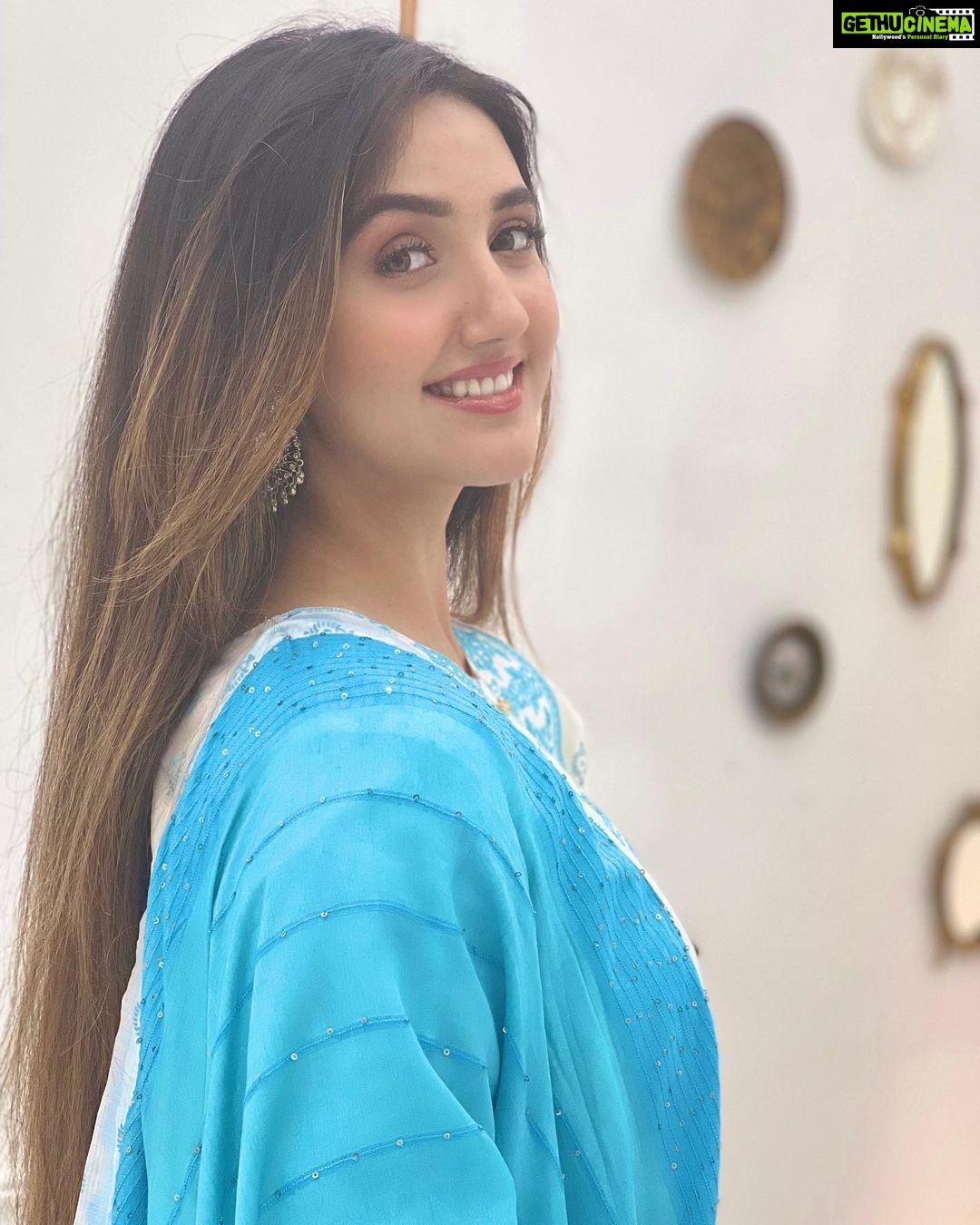 Ashnoor Kaur Instagram - देखा तैनू पहली-पहली बार वे🤍