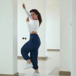 Ashnoor Kaur Instagram - This was legit me against the wind👀😂 . . . #shamshera #JiHuzoor #shamshera22ndJuly #shamsherasong #trending