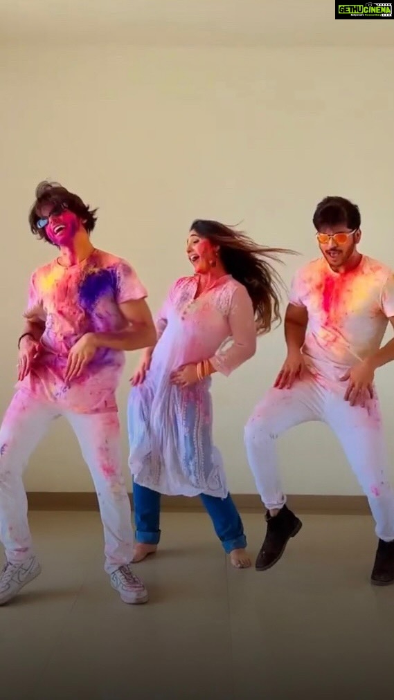 Ashnoor Kaur Instagram - Happpyyyyyy Holiiiiiiii♥️🎨 #ReelsPeHoli