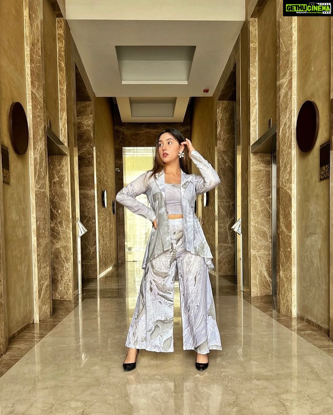 Ashnoor Kaur Instagram - Here’s to strong women… May we know them, May we be them, May we raise them🤍 . . . #WhatIWore #AshnoorStyleDiaries #ootd Styled by @styling.your.soul Wearing @tailleur.india