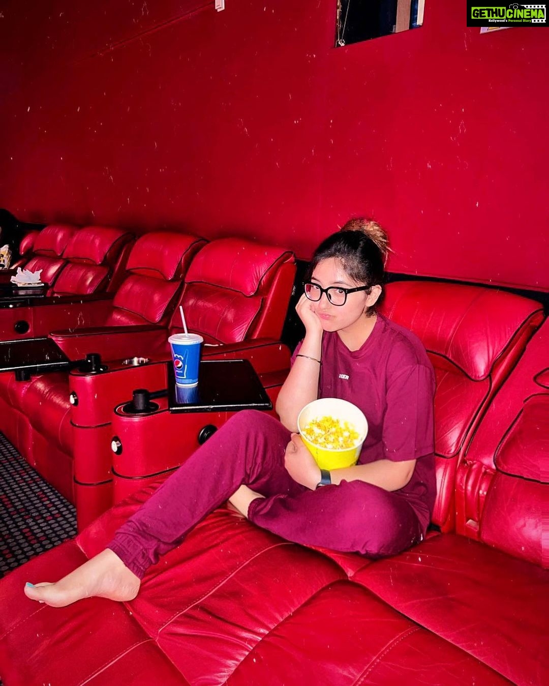 Ashnoor Kaur Instagram - Matching my outfit with my recliners is my new hobby ;p #CasualNights #AboutLastNight #MovieTime At The Cinema