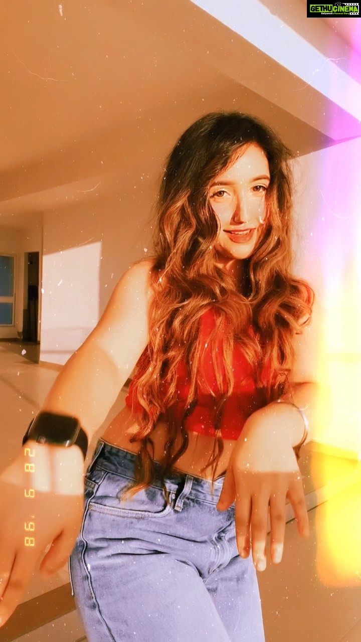 Ashnoor Kaur Instagram - Lat lag gayi♥️💁🏻♀️