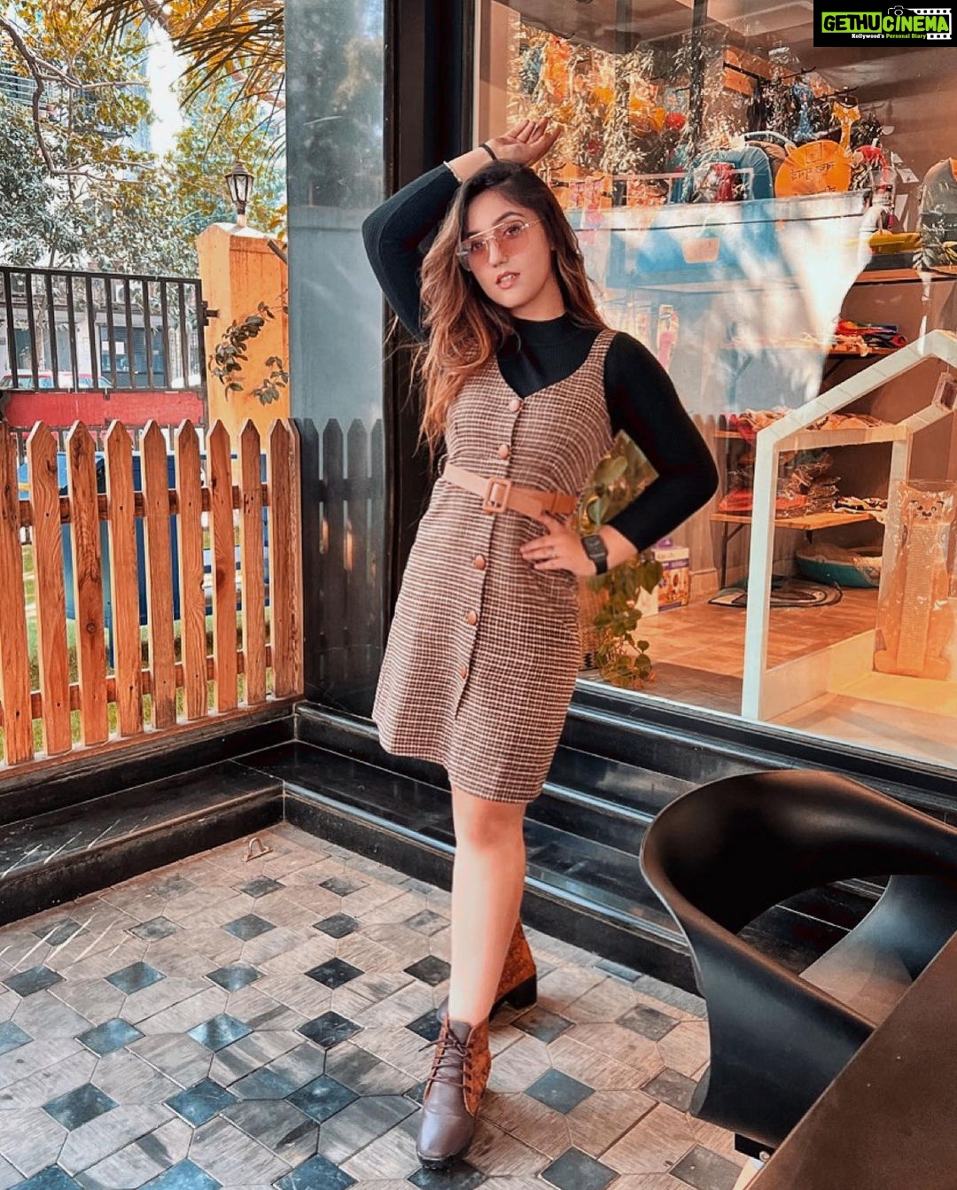 Ashnoor Kaur Instagram - Come on, no one’s favourite colour is brown🤎 . . . Wearing @pankhclothing 📸 @kauravneet79