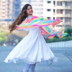 Ashnoor Kaur Instagram - Holi 2022- A holi well spent, finally, after years of lockdown💫🤍 How was your Holi? #Holi2022 #HoliHai #WhatIWore 👗 @lavanyathelabel 📸 @smileplease_25