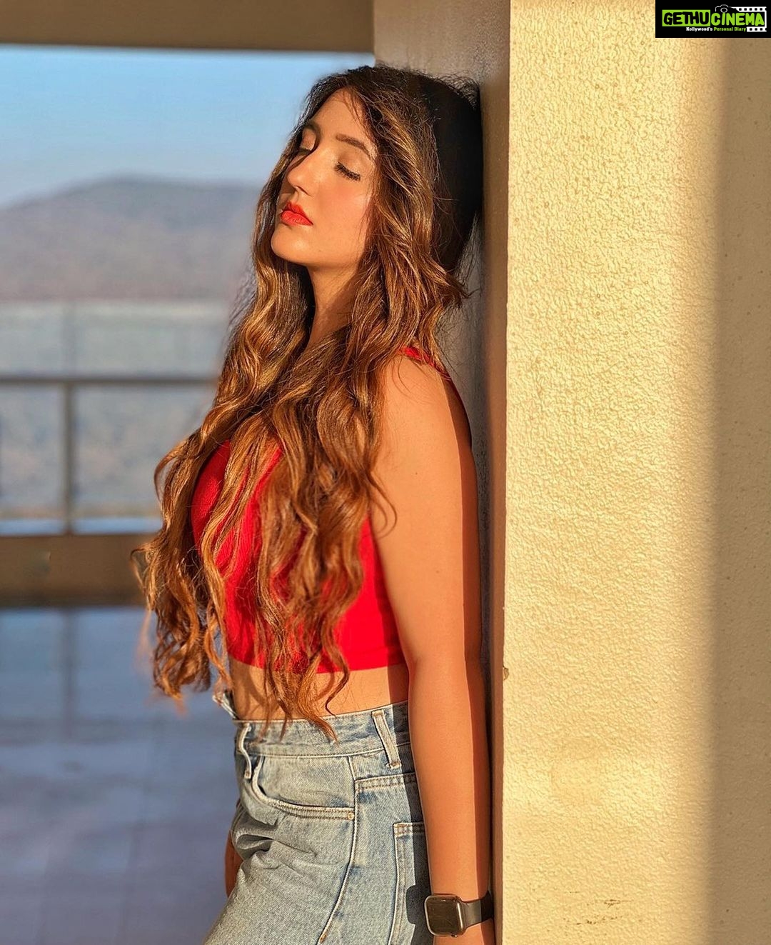 Ashnoor Kaur Instagram - Strong women don’t have attitudes, we have standards & boundaries♥️👠