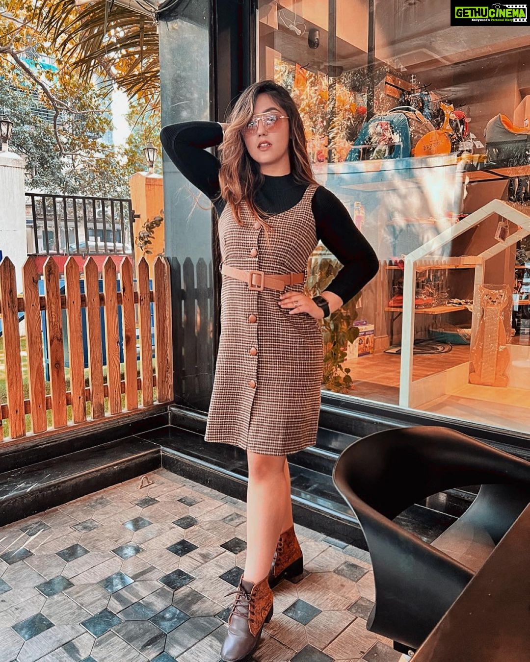 Ashnoor Kaur Instagram - Come on, no one’s favourite colour is brown🤎 . . . Wearing @pankhclothing 📸 @kauravneet79