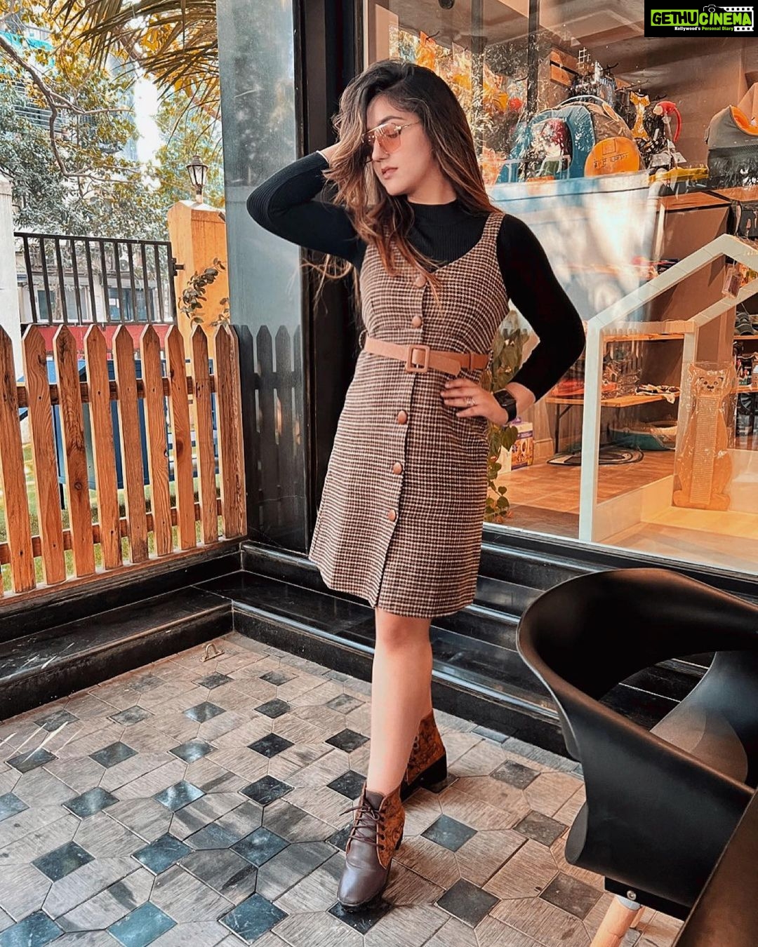 Ashnoor Kaur Instagram - Come on, no one’s favourite colour is brown🤎 . . . Wearing @pankhclothing 📸 @kauravneet79