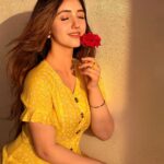 Ashnoor Kaur Instagram - Yea roses are good, but how about being a sunflower? How about standing tall, vibrant and warm?💛🌻