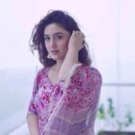 Ashnoor Kaur Instagram – Yeh baarish ka fitoor🤍
Do you like rains?

#Fitoor #RanbirKapoor #VaaniKapoor #ArijitSingh #ShamsheraSong #Shamshera22ndJuly #trending