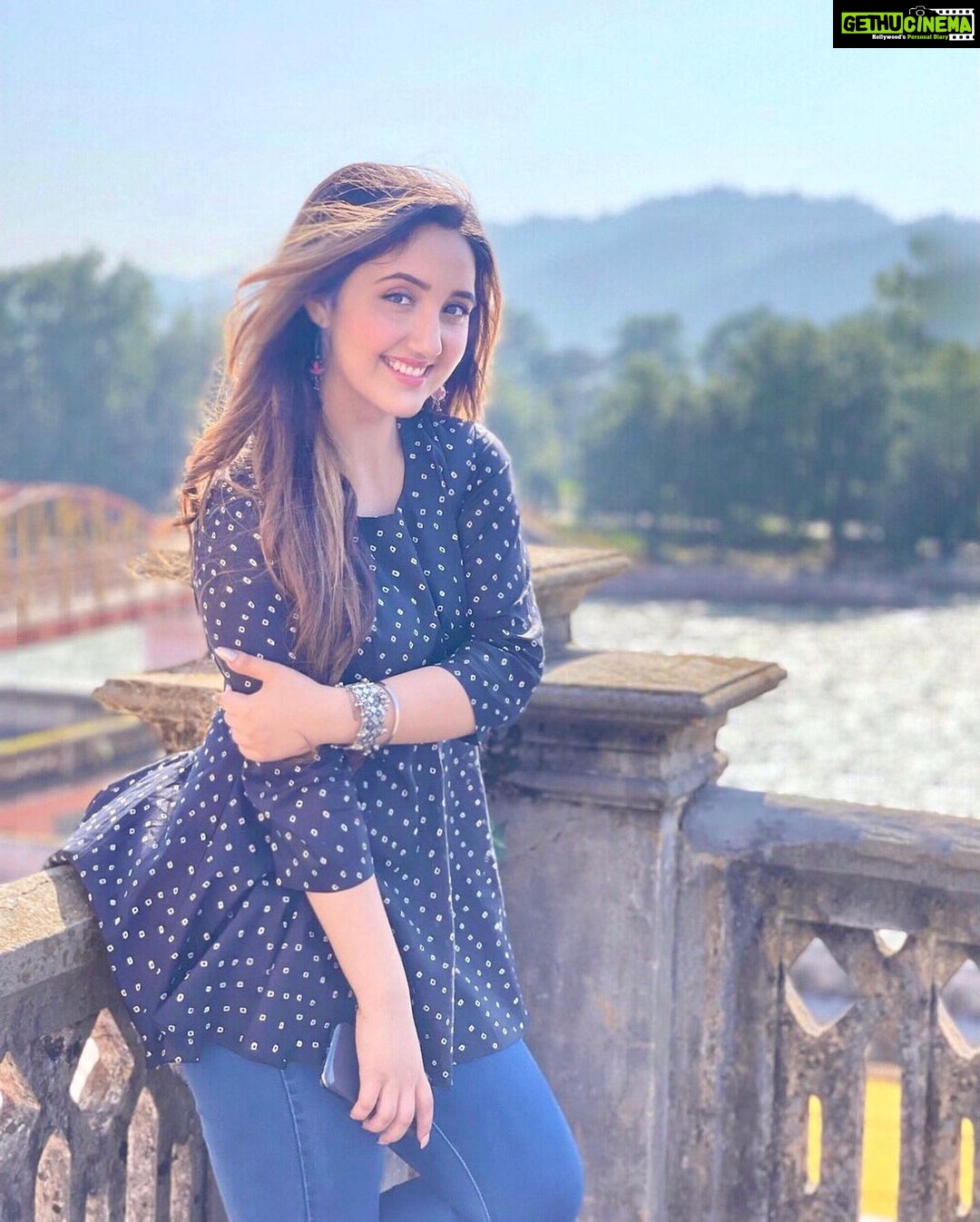 Ashnoor Kaur Instagram - Hello sunshine☀️