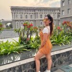 Ashnoor Kaur Instagram - A beautiful flower, Splashing colours of art... Try plucking, And the thorns will leave a scar🤍 #ashnoorwrites