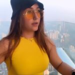 Ashnoor Kaur Instagram - Damn *Realising 🙆🏻‍♀️ What are your new year resolutions?🤓 . . . #NewYearResolutions #TereSanam #NewYear2022 Bucket hat @creativetrailsbyanne