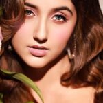 Ashnoor Kaur Instagram - Character, Intelligence... Style & strength🌸 . . . Shoot conceptualisation @nehaadhvikmahajan 💄MUAH & styling @nehaadhvikmahajan 📸 @amitkhannaphotography 📍 @theresortmumbai