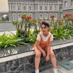 Ashnoor Kaur Instagram - A beautiful flower, Splashing colours of art... Try plucking, And the thorns will leave a scar🤍 #ashnoorwrites