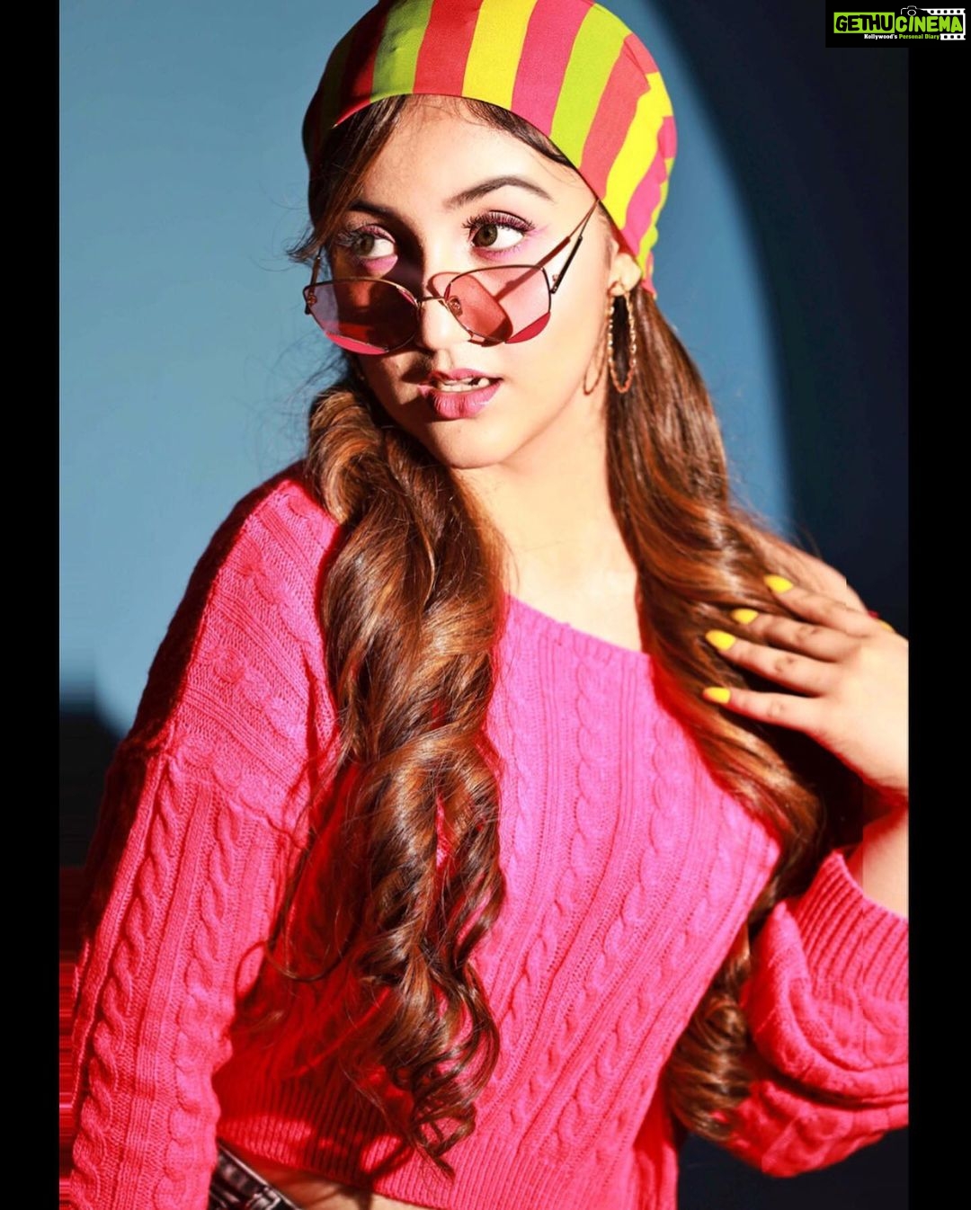 Ashnoor Kaur Instagram - How much colour is too much colour?❤️💛💜💚 . . . Shoot conceptualisation @nehaadhvikmahajan 💄MUAH & styling @nehaadhvikmahajan 📸 @amitkhannaphotography 📍 @theresortmumbai