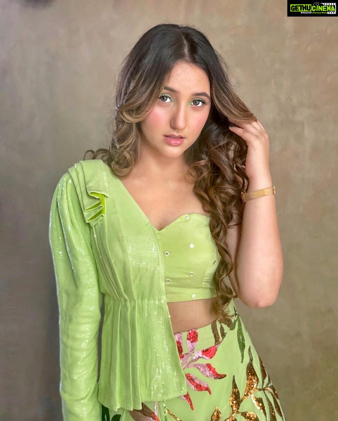 Ashnoor Kaur Instagram - Hold yourself, to a standard of grace; not perfection✨ . . #ootn #WhatIWore #ashnoorstylediaries Wearing @the_adhya_designer MUA @makeupbysurbhik Hair @makeoverby_mrunal