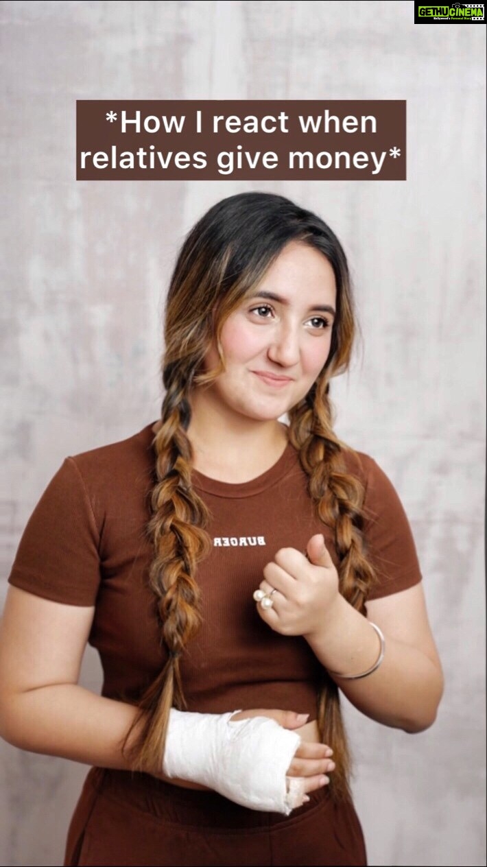 Ashnoor Kaur Instagram - Ab main kya hi bolu🤓😁 Does this happen with you too? . . . #triller #TrillerIndia #GetSetTrill @triller @triller_india