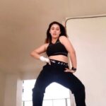 Ashnoor Kaur Instagram - A quick post-workout reel✌🏻🤓 #LazyLad