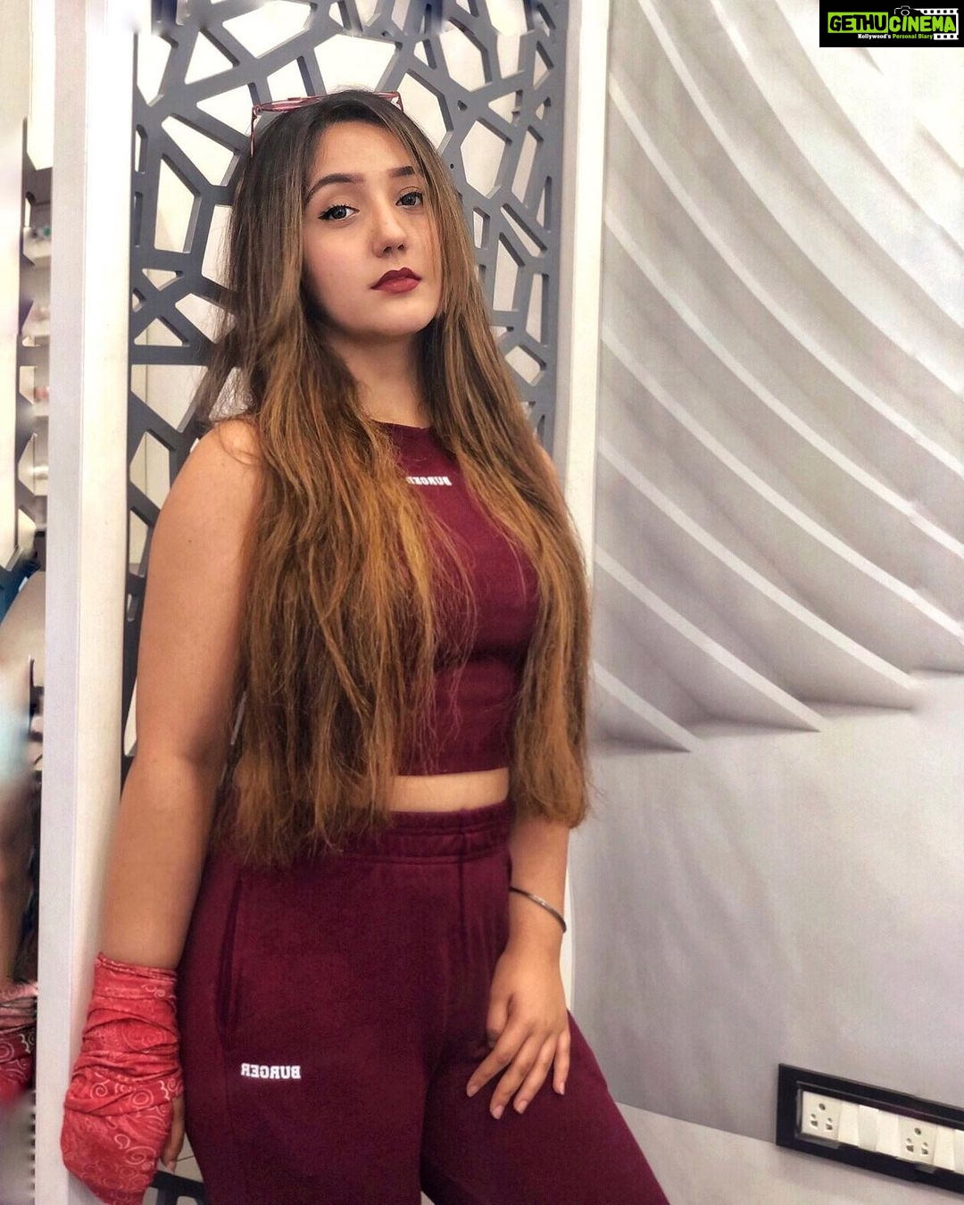 Ashnoor Kaur Instagram - Weekend evenings♥️
