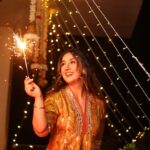 Ashnoor Kaur Instagram - And my Diwali 2021 went like... #ShareYourLight ✨🪔
