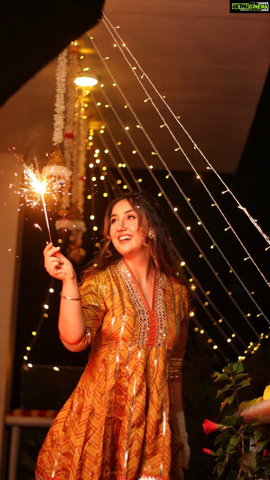 Ashnoor Kaur Instagram - And my Diwali 2021 went like... #ShareYourLight ✨🪔