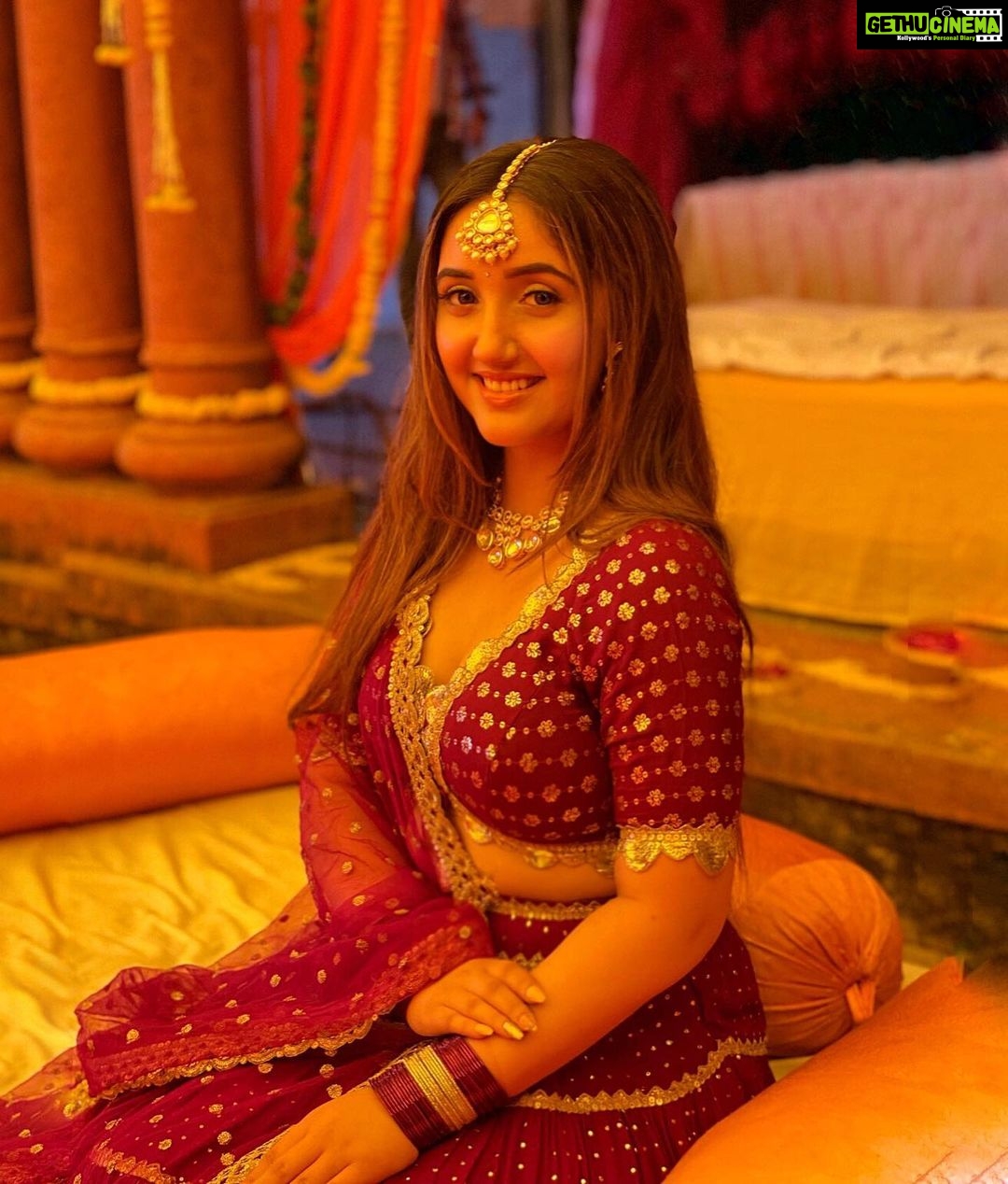 Ashnoor Kaur Instagram - Happy Dhanteras♥️✨