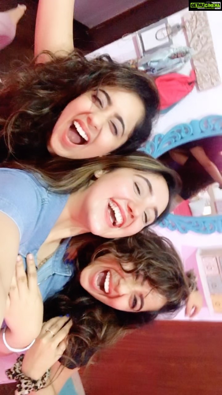 Ashnoor Kaur - 489.5K Likes - Soooo rockinggggšš» With mah Punjabi gurls @surabhi.samriddhi ā„ļø