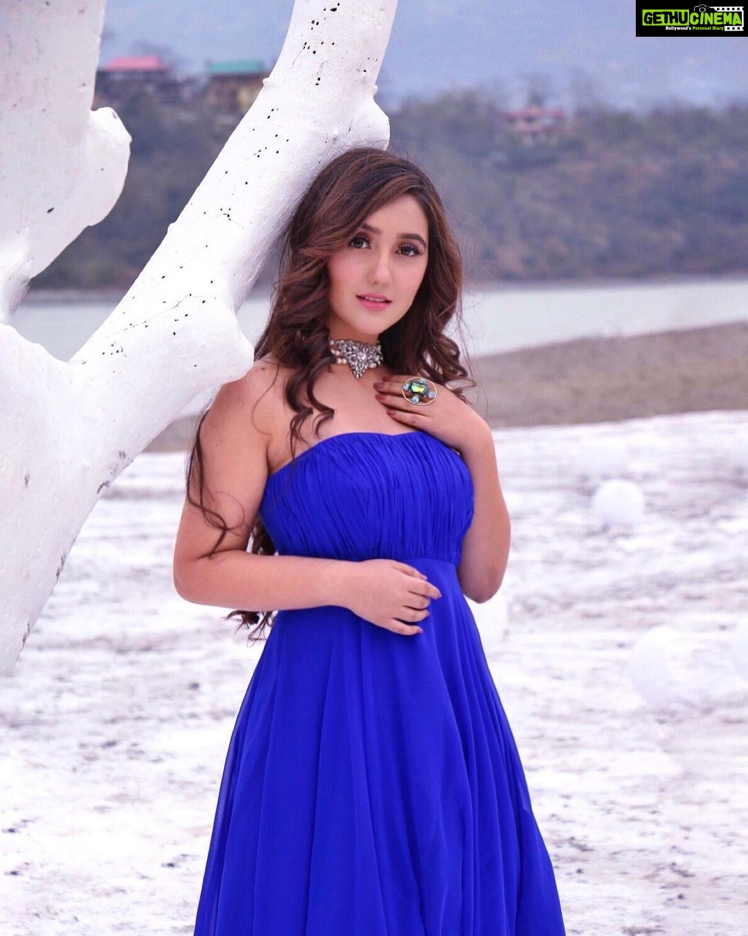 Ashnoor Kaur Instagram - Let it go, let it go, can’t hold it back anymore❄️💙