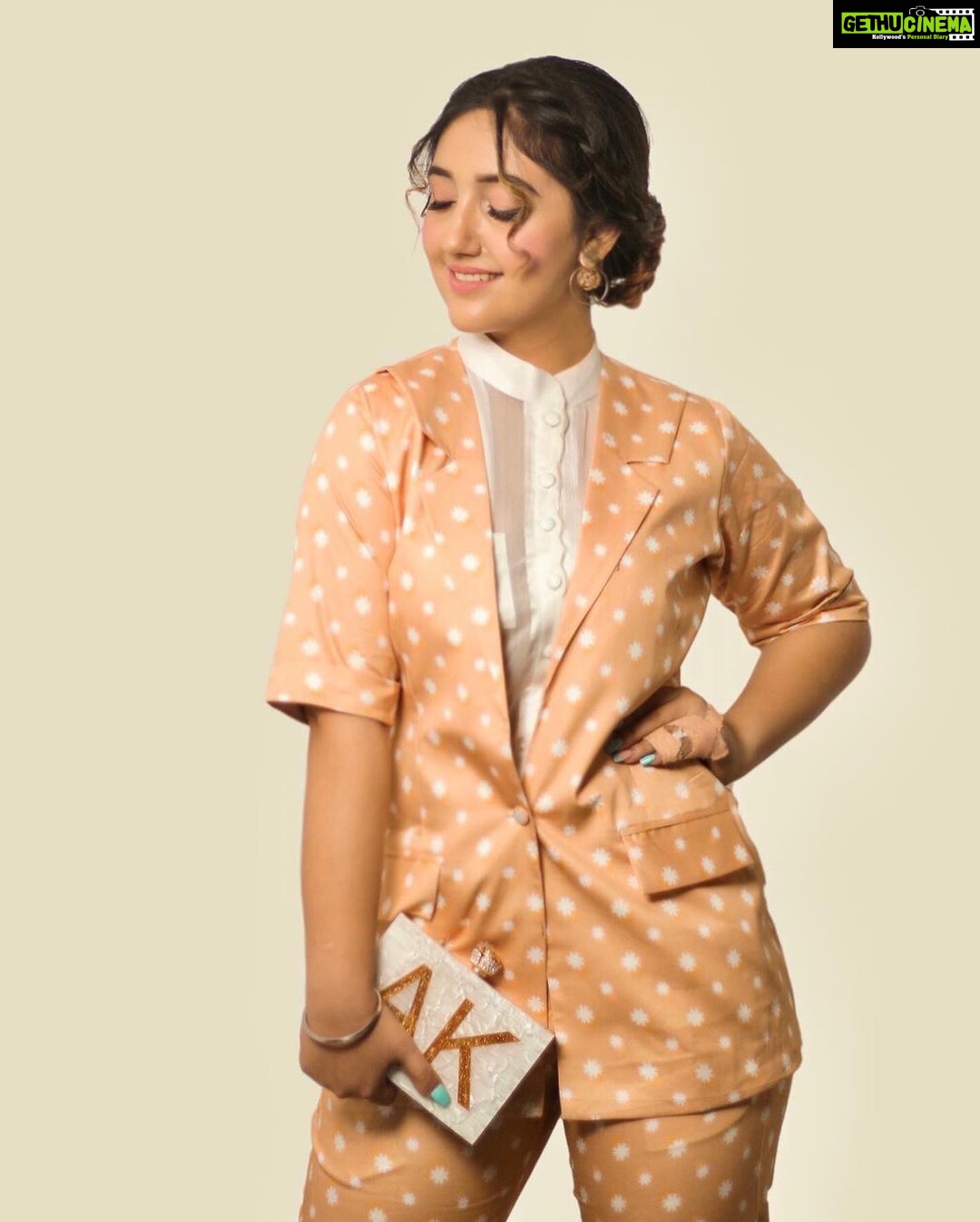 Ashnoor Kaur Instagram - If you ever look down aside, make sure itโs only to flex you bun๐๐ปโโ๏ธ๐ค
