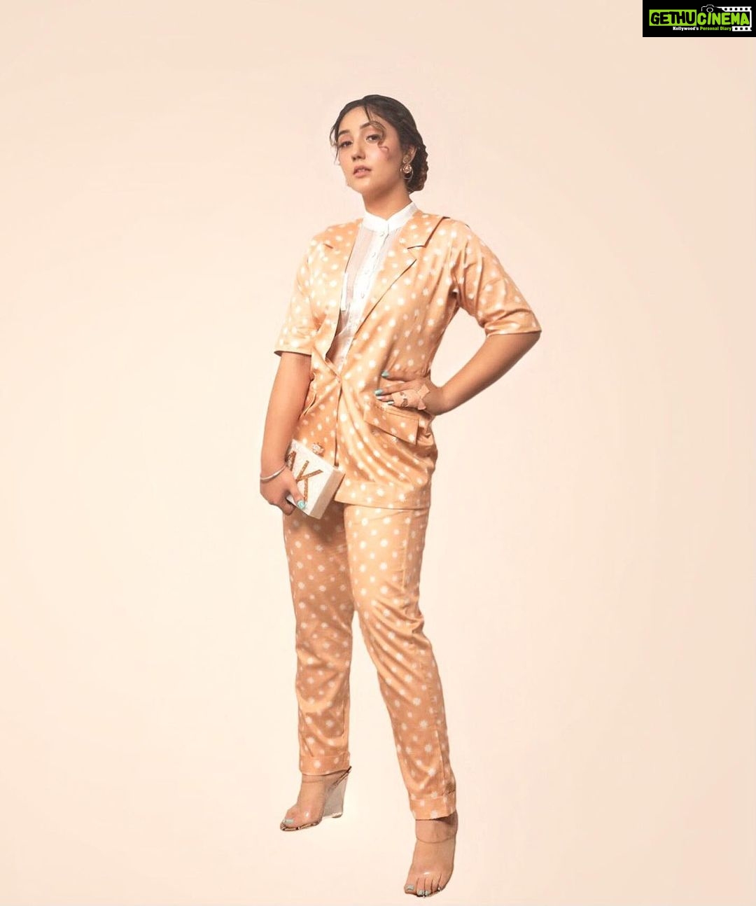 Ashnoor Kaur Instagram - Embrace yourself, there’s a wide scope left yet to grow & progress🤍 . . #WhatIWore #ashnoorstylediaries Wearing @moonstruckbyss MUA @makeupbysurbhik 📸 @akphotography_mumbai