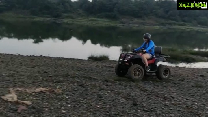 Ashnoor Kaur Instagram - This was funnnn😍💙 #ATVride @kauravneet79 @gurmeetsingh0911