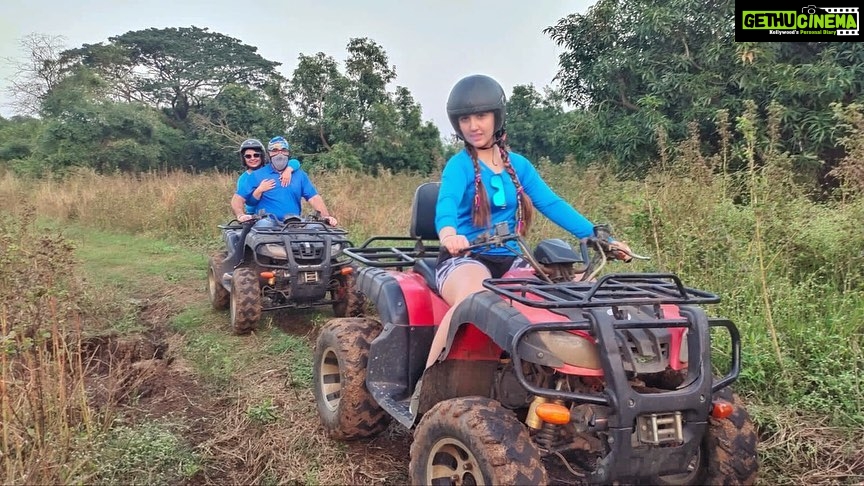 Ashnoor Kaur Instagram - This was funnnn😍💙 #ATVride @kauravneet79 @gurmeetsingh0911