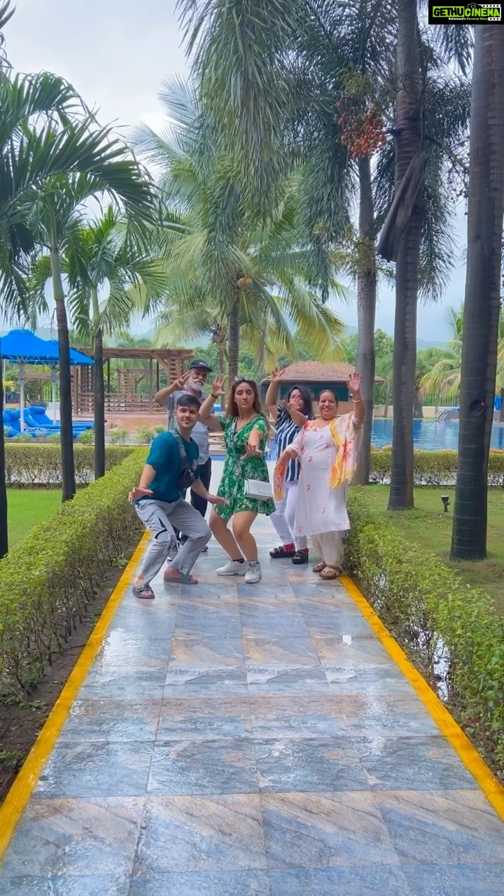 Ashnoor Kaur Instagram - My cute family….🤣🫶🏻♥️ . . . 📍 @radissonbluresort_karjat #familyfun #vacation #punjabifamily #happytimes #earthdefenseforce Radisson Blu Resort & Spa Karjat