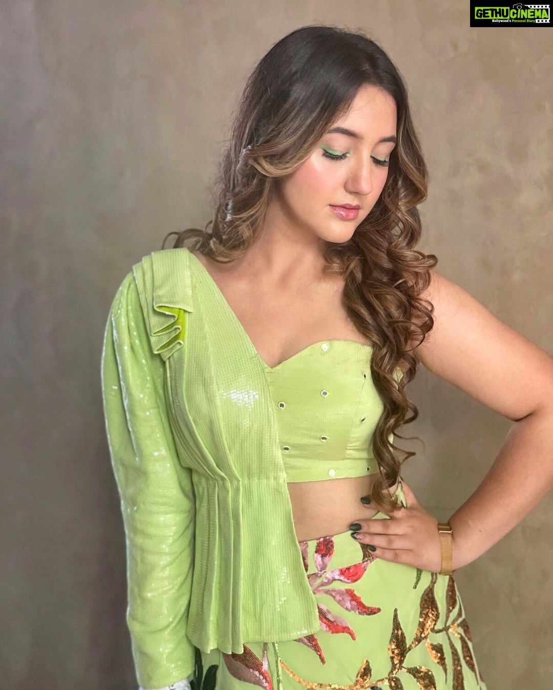 Ashnoor Kaur Instagram - Hold yourself, to a standard of grace; not perfection✨ . . #ootn #WhatIWore #ashnoorstylediaries Wearing @the_adhya_designer MUA @makeupbysurbhik Hair @makeoverby_mrunal