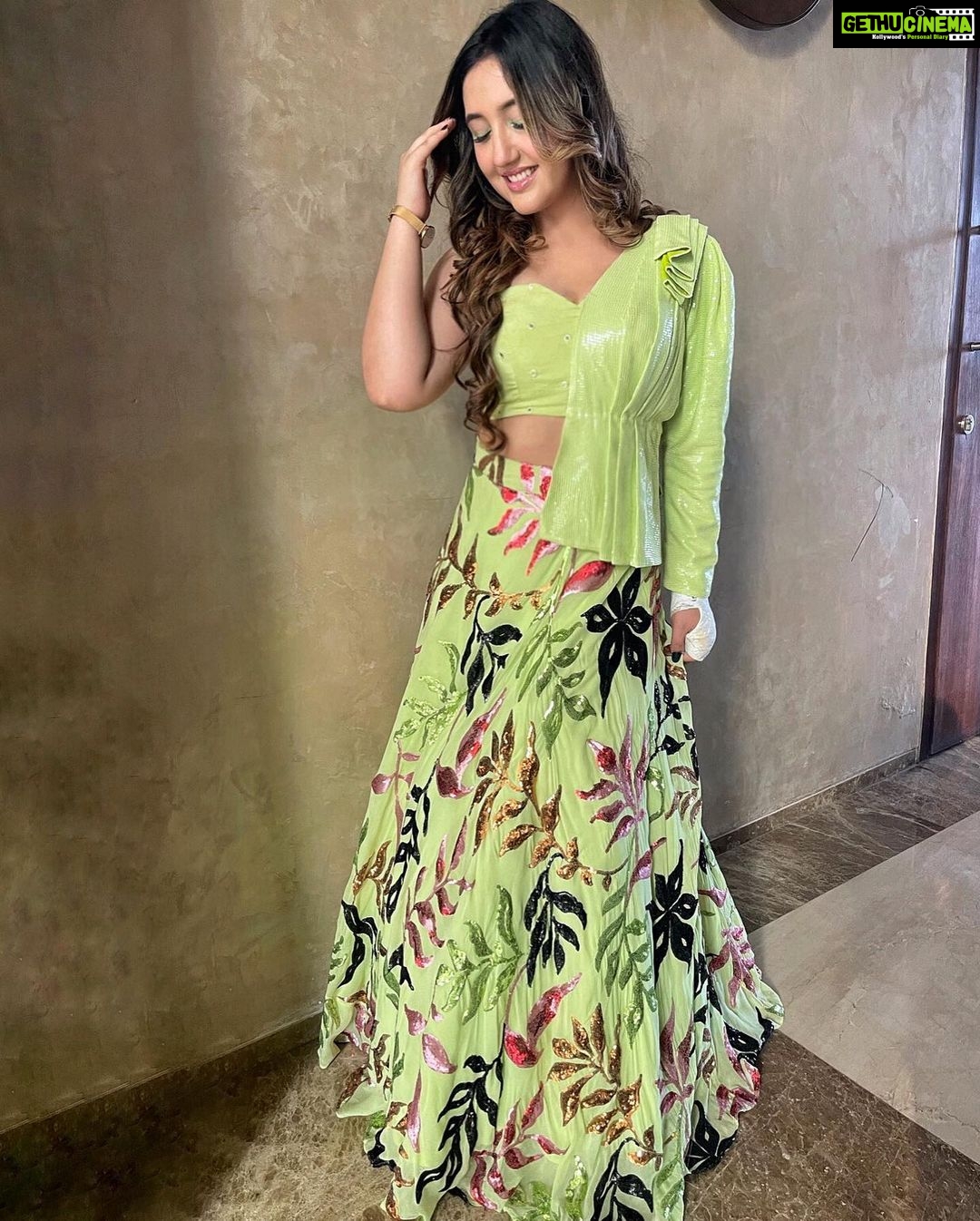 Ashnoor Kaur Instagram - Hold yourself, to a standard of grace; not perfection✨ . . #ootn #WhatIWore #ashnoorstylediaries Wearing @the_adhya_designer MUA @makeupbysurbhik Hair @makeoverby_mrunal