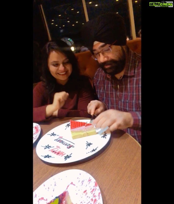 Ashnoor Kaur Instagram - #AboutLastNight at Pa’s birthday celebrations♥️ @gurmeetsingh0911 @kauravneet79 (Don’t miss the last picture🥰) . . 📍 @esora_wineandbistro Wearing @burger.bae Esora